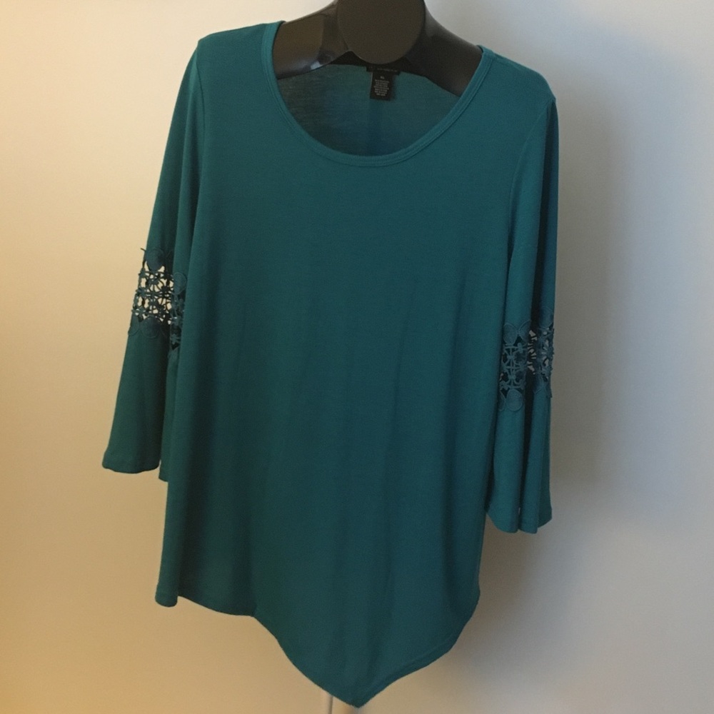 Blue/Green 3/4 Sleeve Top